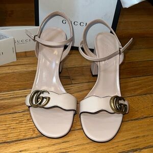 GUCCI WOMEN'S MID-HEEL SANDAL, nude, size 38